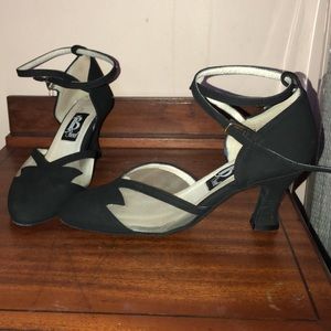 Women’s heels character shoes size 8